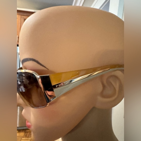 Beautiful gold-rimmed Prada sunglasses with logo. Case and cloth included! - Picture 10 of 16